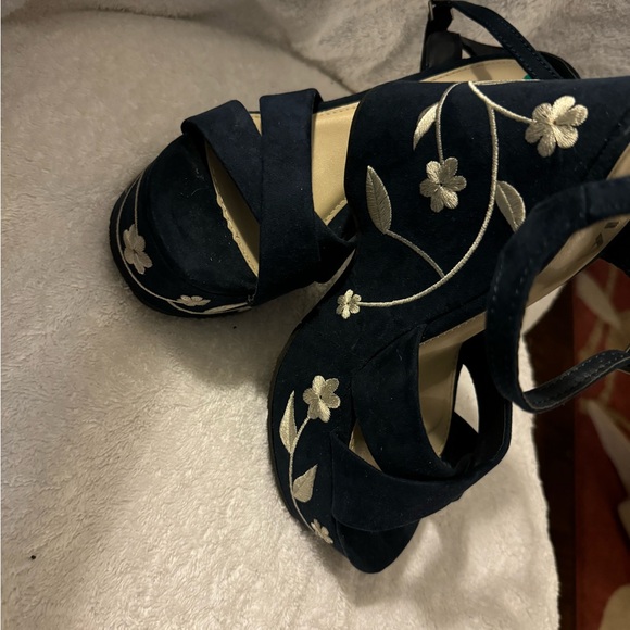 NAVY BLUE SUEDE EMBROIDERED PLATFORM SHOES W TIE BUCKLE 3”PLATFORMS N 5” HEELS - Picture 16 of 16